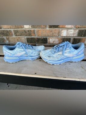 Brooks Light Blue with Pink Accent Women's Running Shoes